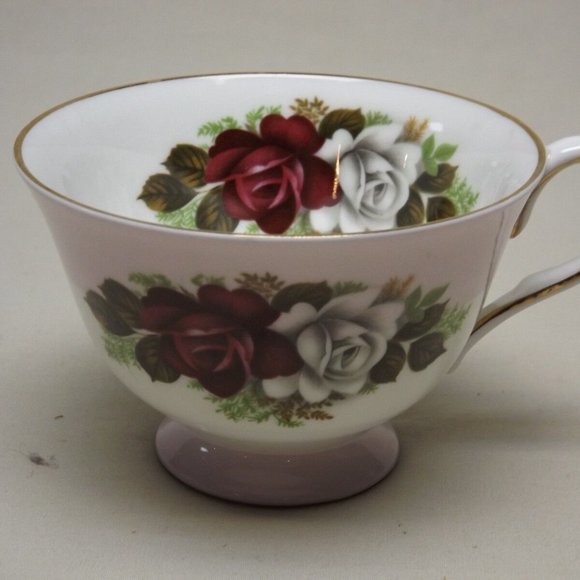 English Fine Bone China Red and White Roses Footed Tea Cup and Saucer - Picture 4 of 12
